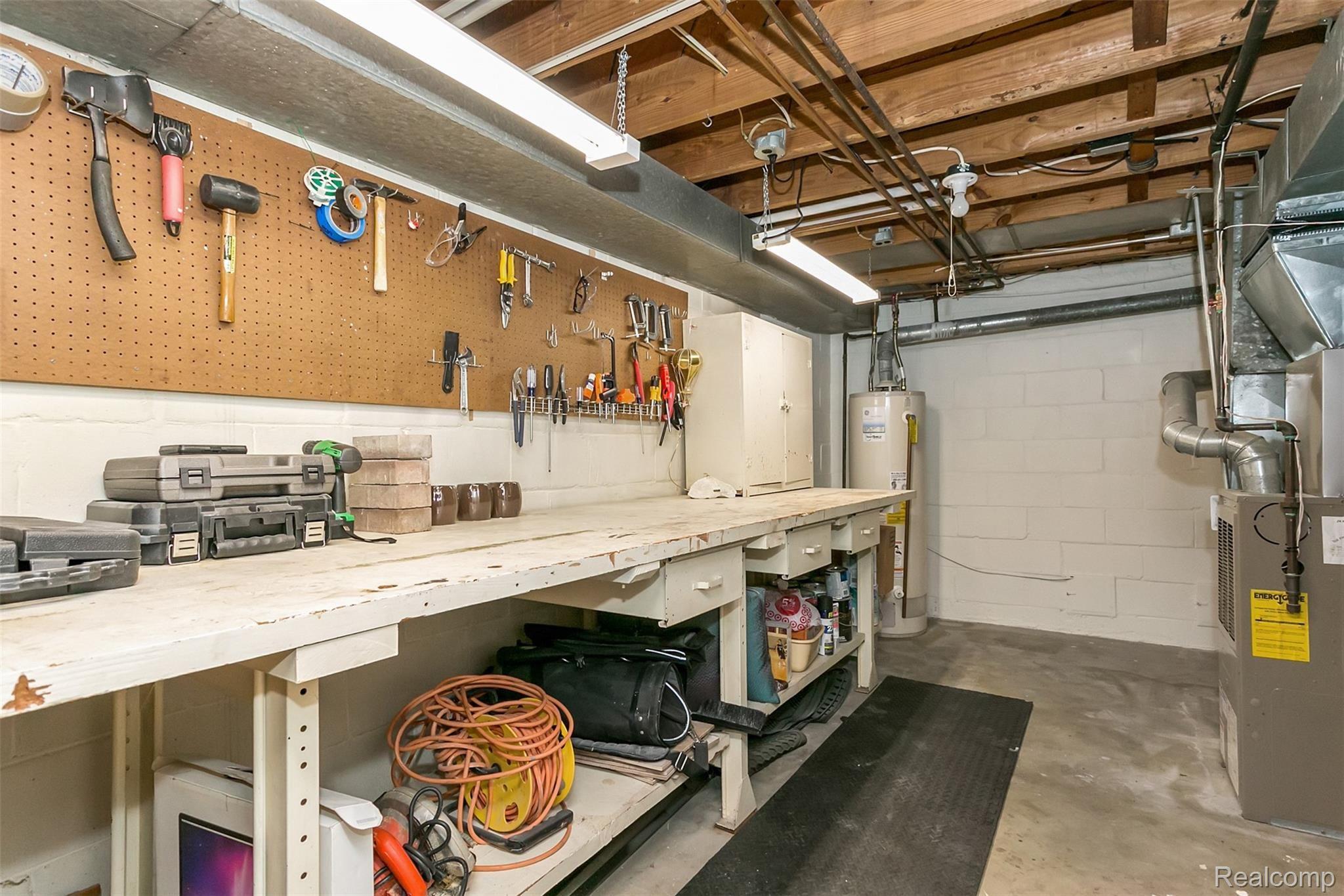 2909 Bembridge Road Royal Oak, MI 48073 - Photo 29 of 35 Bembridge-35.jpg