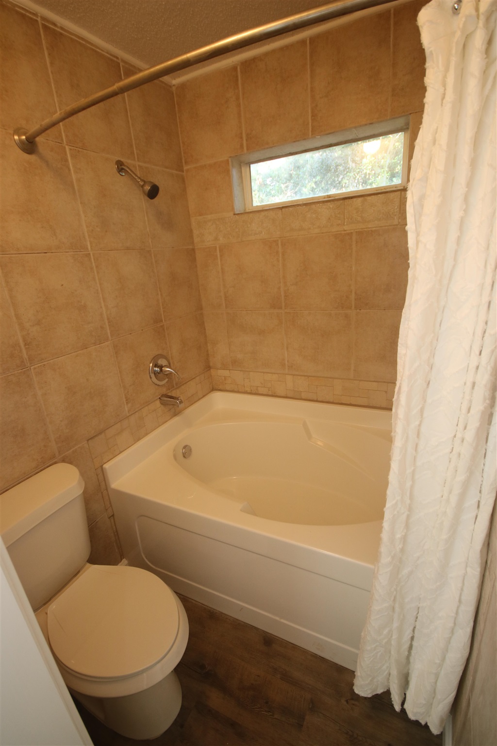 5425 Rowe Trail Pace, FL 32571 - Photo 22 of 50 in hall bathroom.