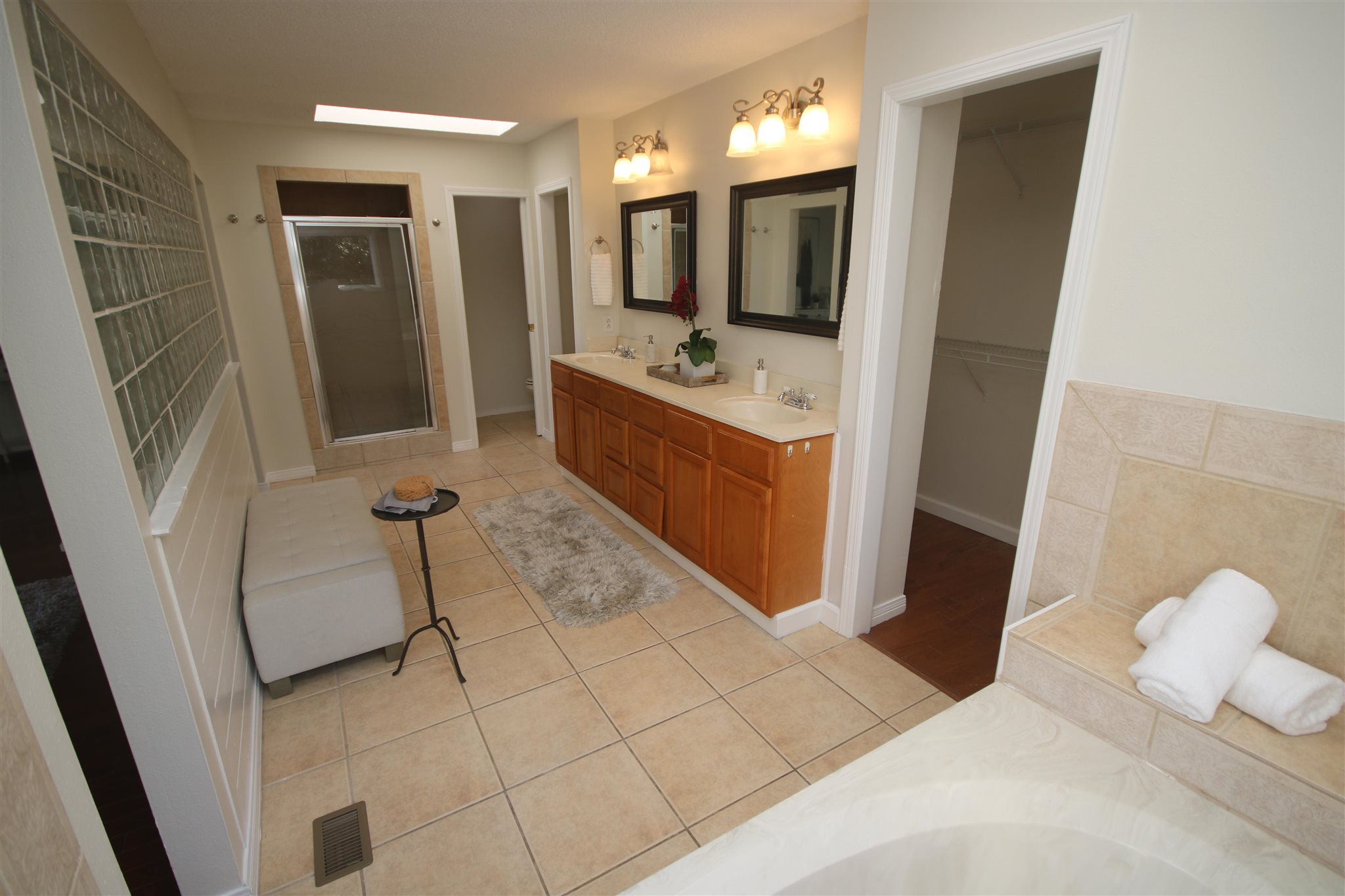 5425 Rowe Trail Pace, FL 32571 - Photo 39 of 50 a bathroom with a sink a mirror and a bathtub
