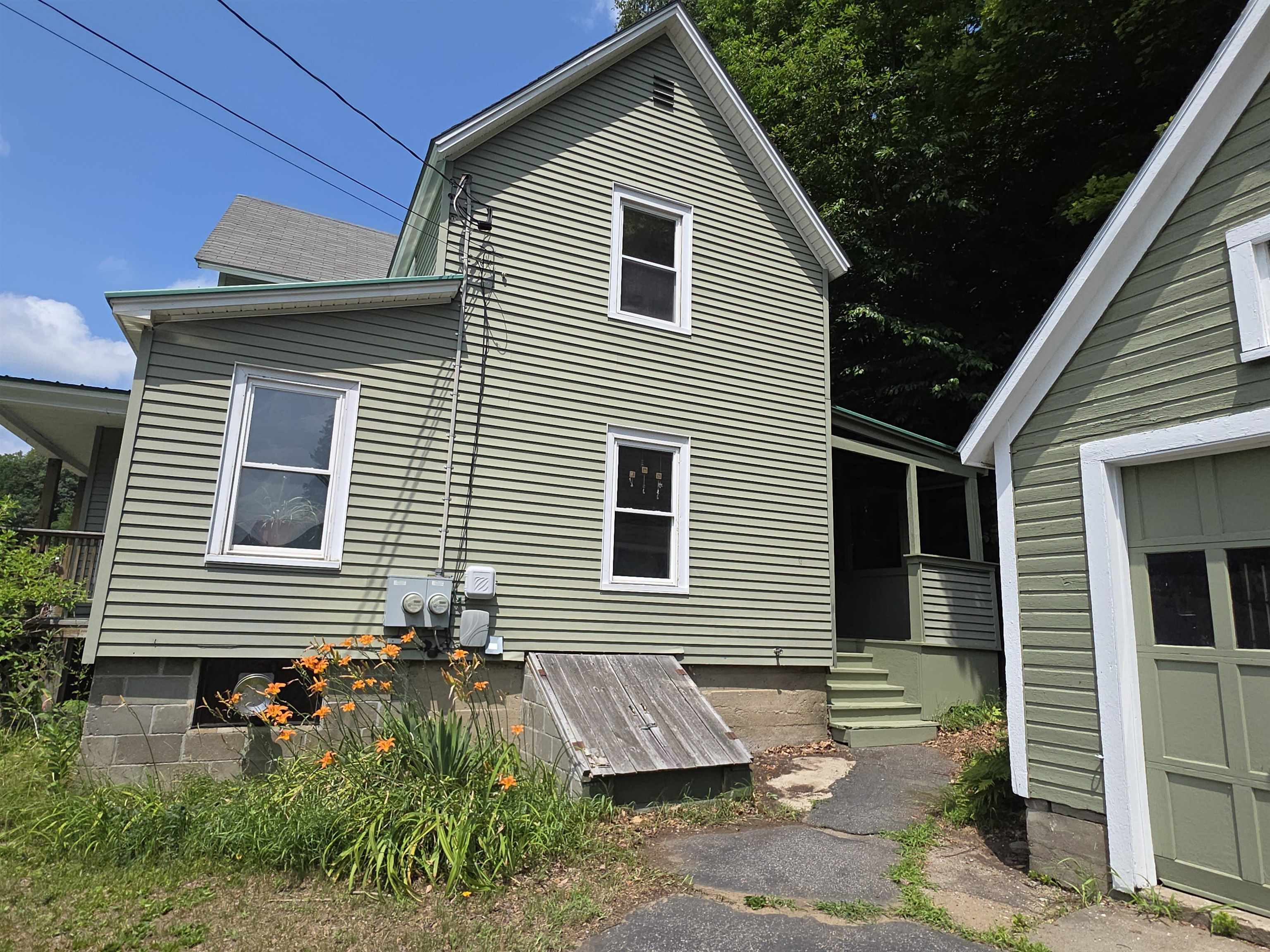 30 Commonwealth Avenue Springfield, VT 05156 - Photo 3 of 28