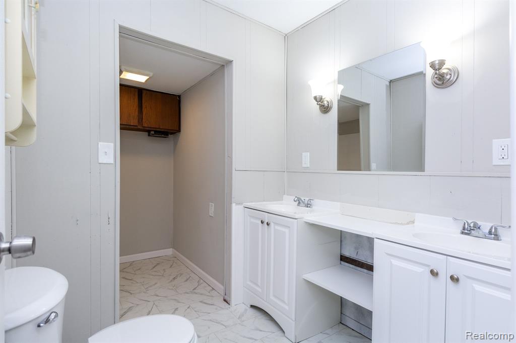 43061 Harris Road Belleville, MI 48111 - Photo 15 of 29