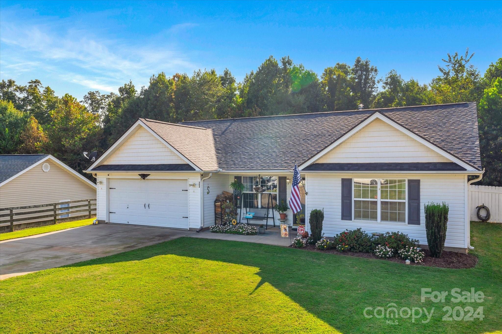 262 Chateau Street Boiling Springs, SC 29316 - Photo 3 of 25 Gallery Image 3