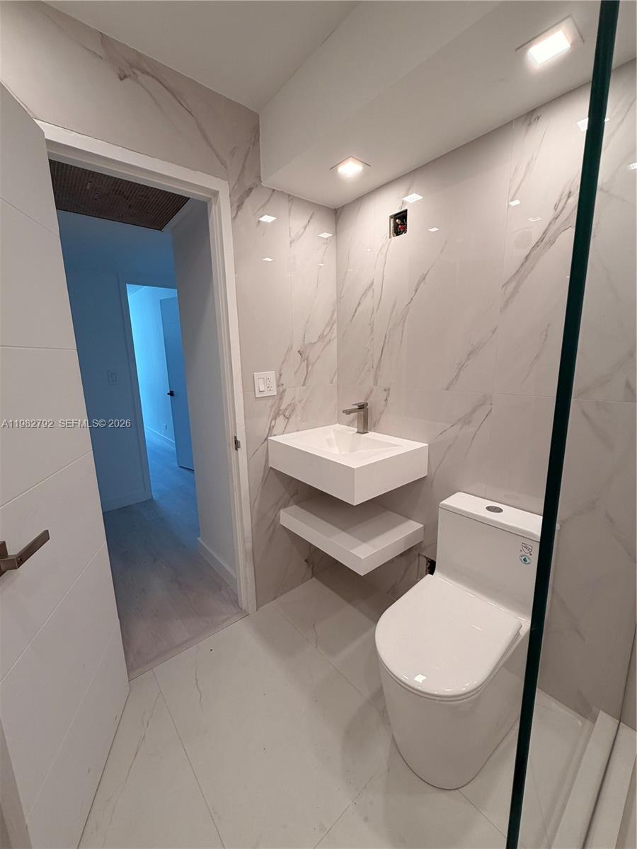 1500 Bay Road, Unit 1126S Miami Beach, FL 33139 - Photo 18 of 42 Guest B