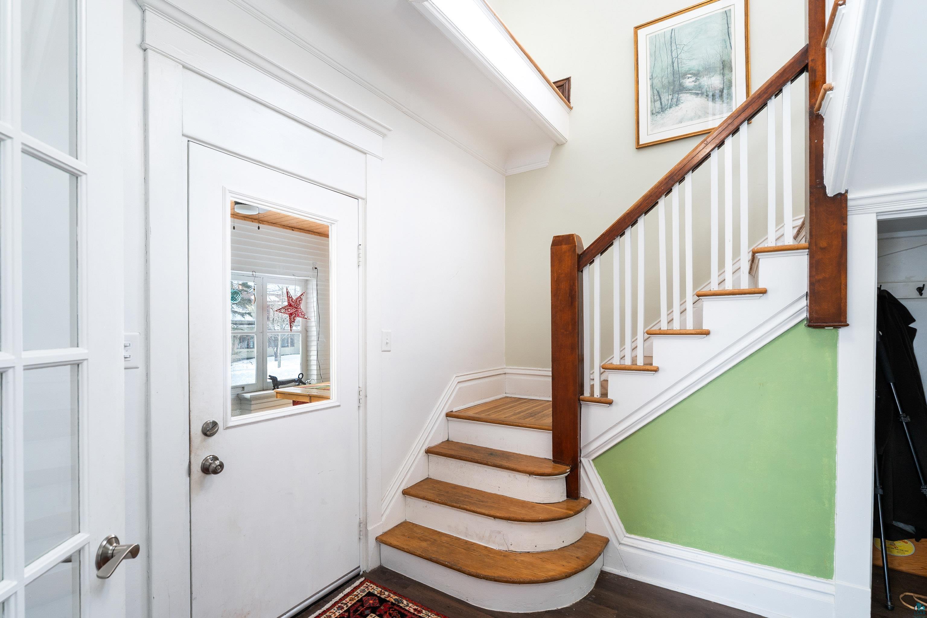 4315 Luverne Street Duluth, MN 55804 - Photo 4 of 60 Entryway