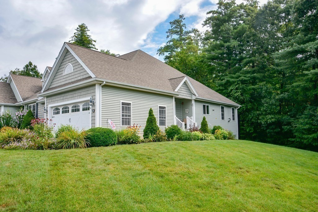 39 Riley Road, Unit 51 Lunenburg, MA 01462 - Photo 40 of 42 a view of a house with garden