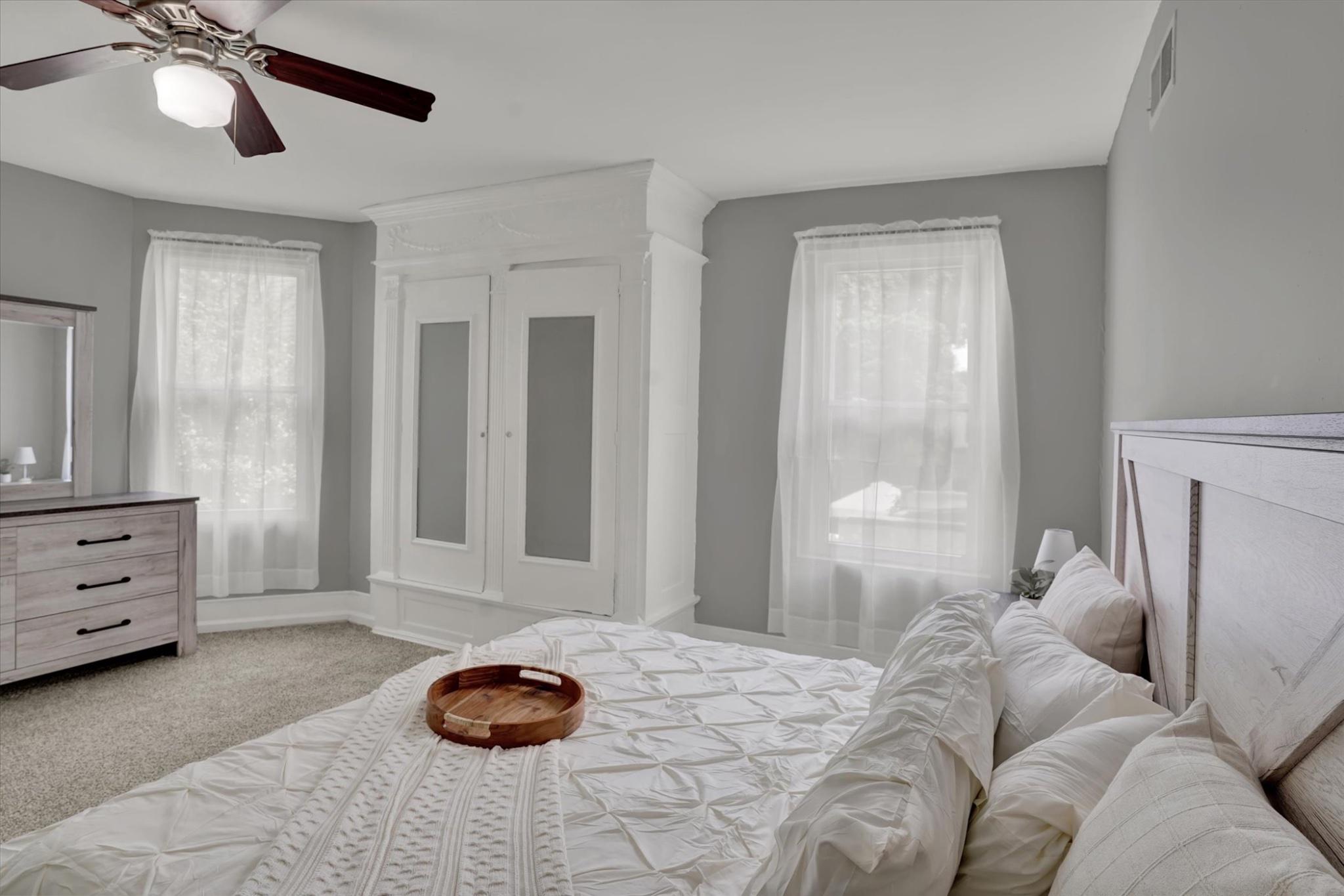 127 West Washington Lane Philadelphia, PA 19144 - Photo 13 of 29 Serene 2nd Floor Oasis Suite w/ natural light.