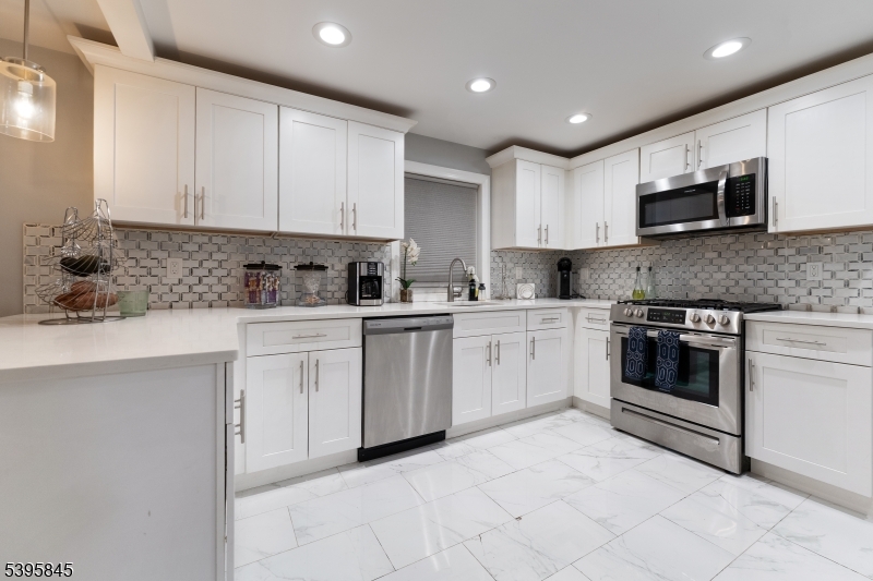 836 West Inman Avenue Rahway, NJ 07065 - Photo 5 of 20