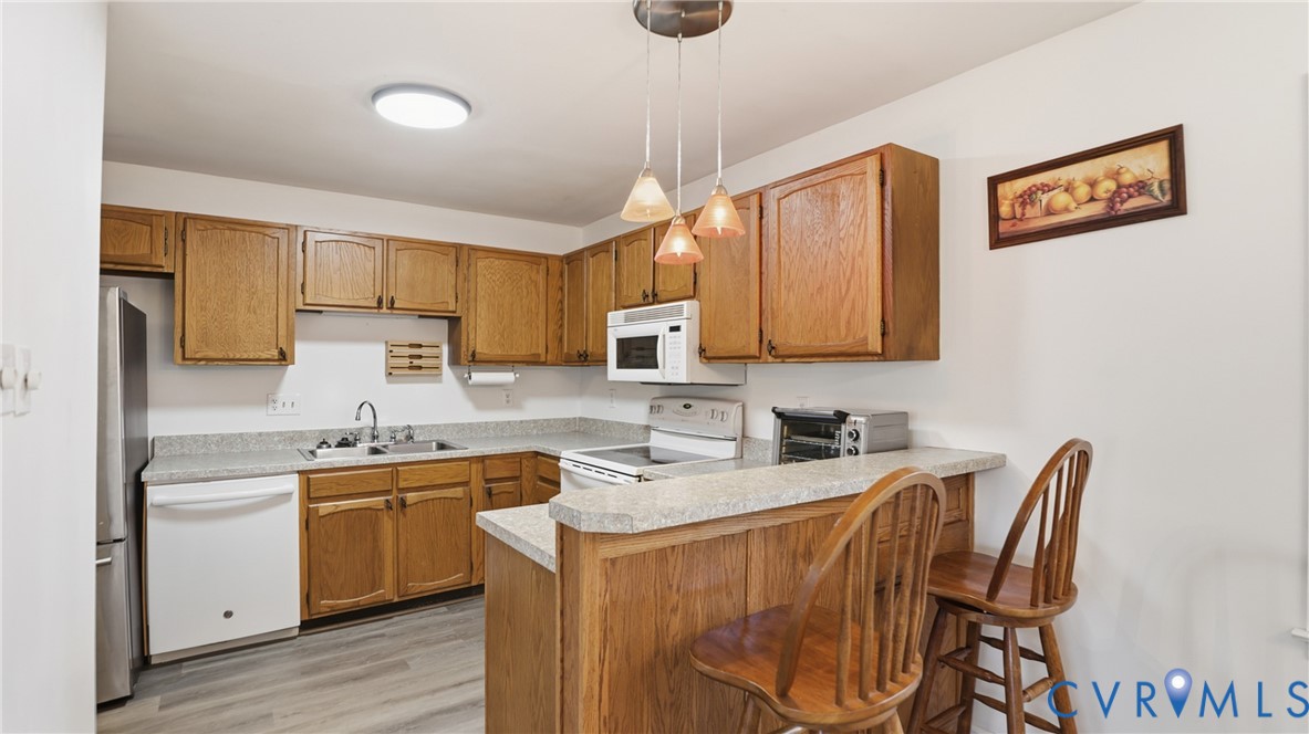 408 Springdale Avenue Colonial Heights, VA 23834 - Photo 12 of 49 Kitchen with a peninsula, a kitchen breakfast bar,