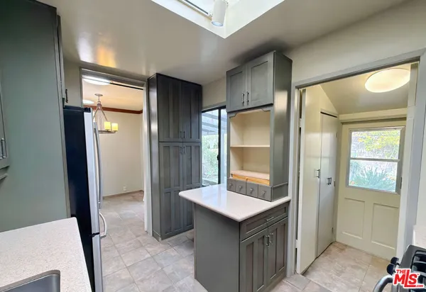 $5,100 | 7601 Kittyhawk Avenue, Los Angeles, CA 90045