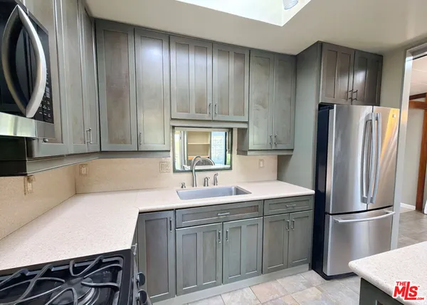 $5,100 | 7601 Kittyhawk Avenue, Los Angeles, CA 90045