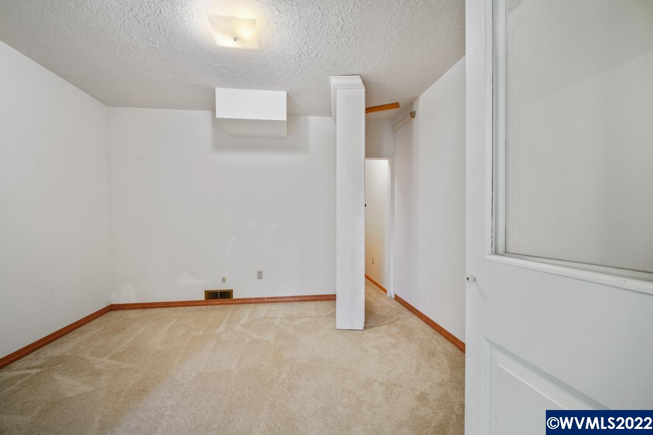 6515 Lardon Road Northeast Salem, OR 97305 - Photo 7 of 31