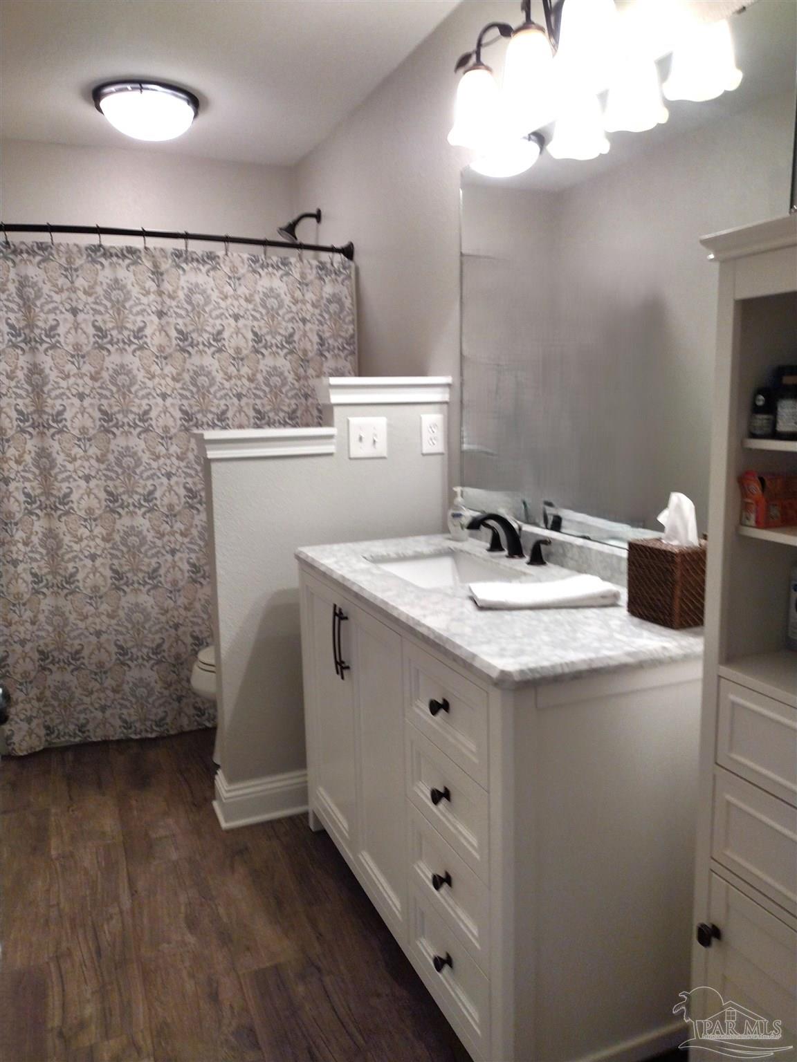 4611 Gunter Road Milton, FL 32570 - Photo 15 of 29 a utility room with washer and dryer