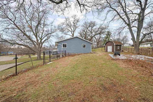 a house view with backyard space