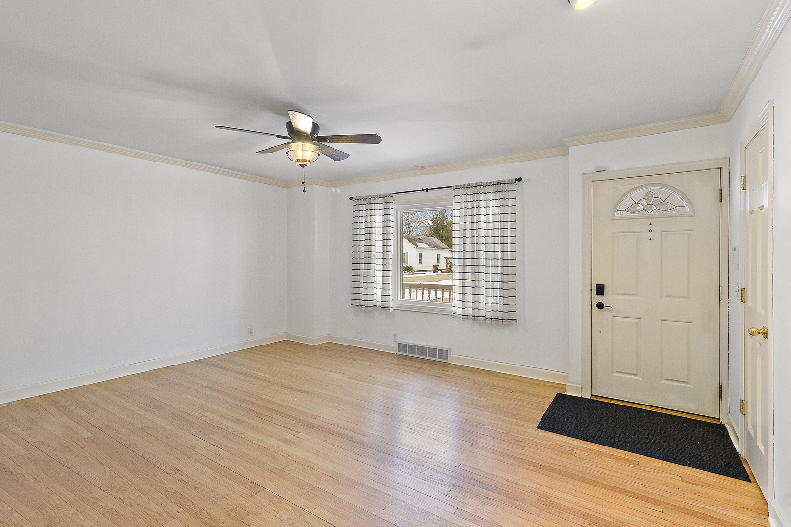 304 Madison Street Danforth, IL 60930 - Photo 2 of 22