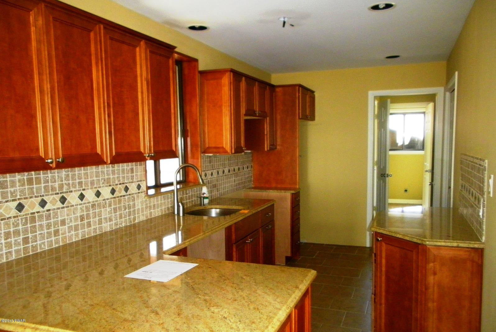 65 Ravenhill Road Tamiment, PA 18371 - Photo 7 of 15 Gallery Image 7