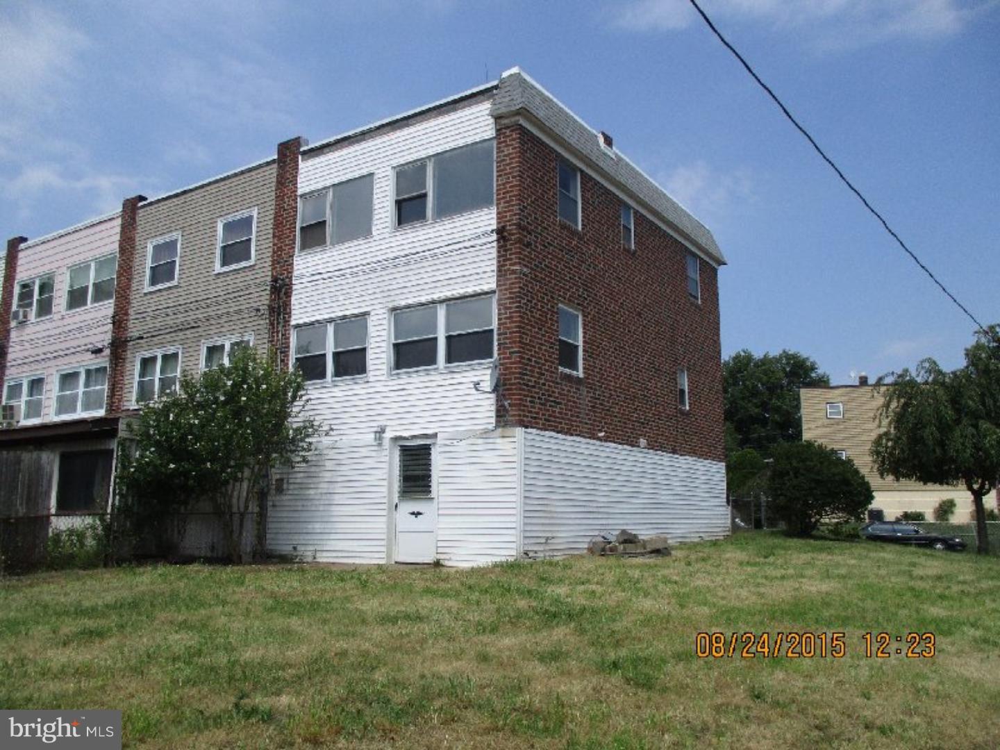 3218 Holly Road Philadelphia, PA 19154 - Photo 2 of 10