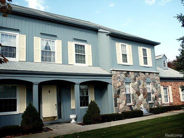 1695 Huntington Park, Unit 35 Rochester, MI 48309 - Photo 1 of 20 IMMACULATE, END UNIT CONDO!