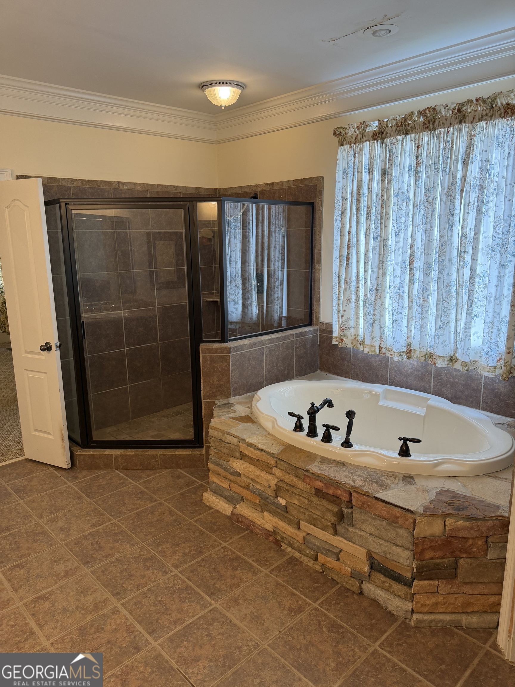 302 Norris Road Barnesville, GA 30204 - Photo 45 of 65 a bathroom with a tub and a sink