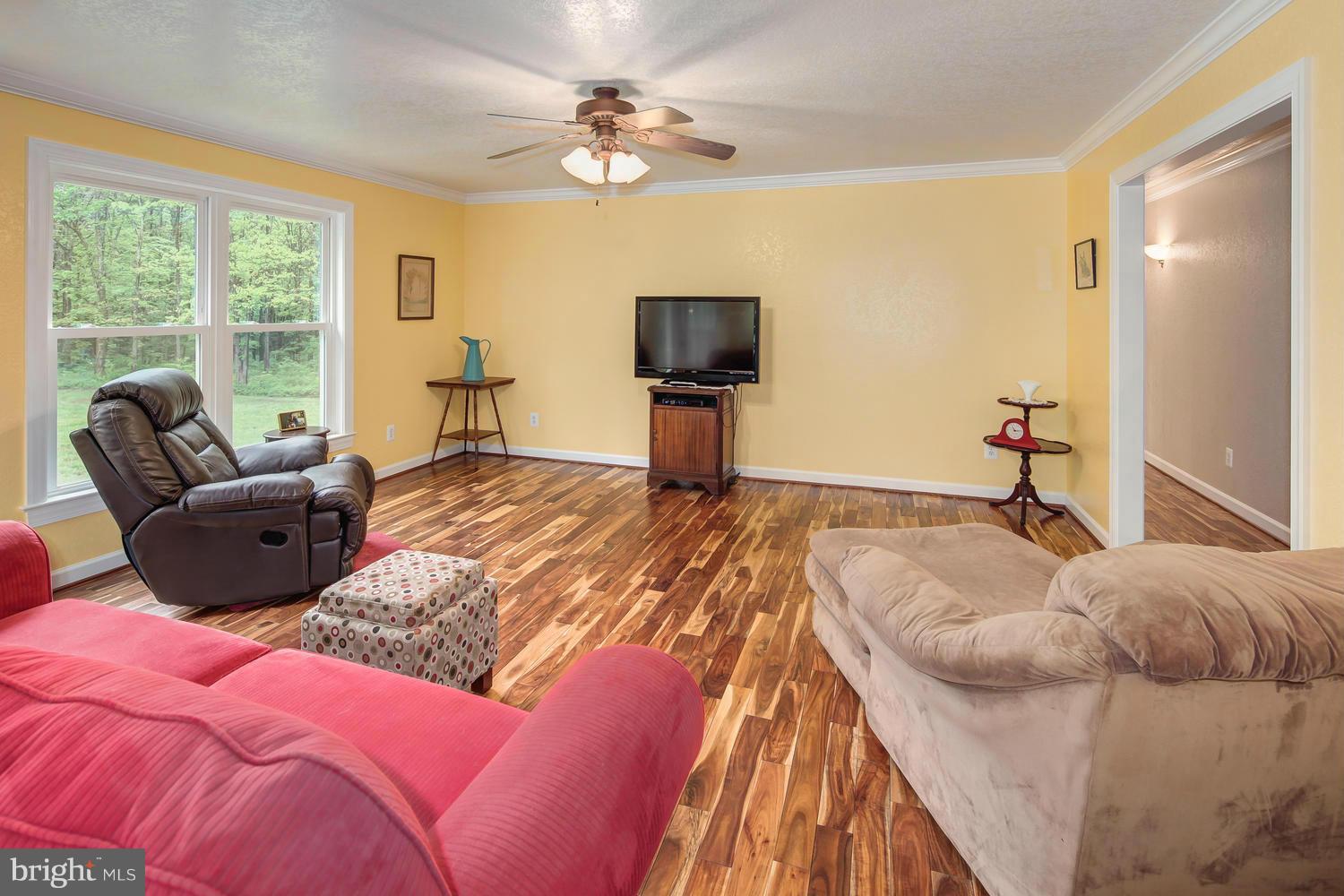 4274 Ritchie Road Midland, VA 22728 - Photo 10 of 28 Family Room