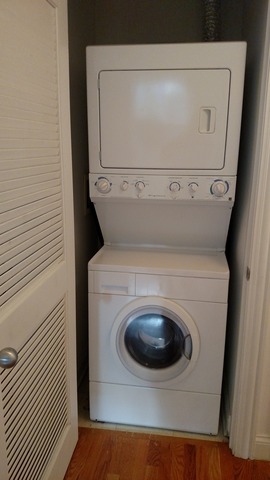 1542 West Sherwin Avenue, Unit GS Chicago, IL 60626 - Photo 9 of 11 a utility room with dryer and washer