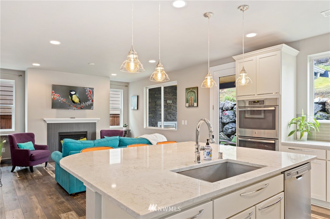 11026 4th Place Southwest Seattle, WA 98146 - Photo 12 of 26 Gallery Image 12