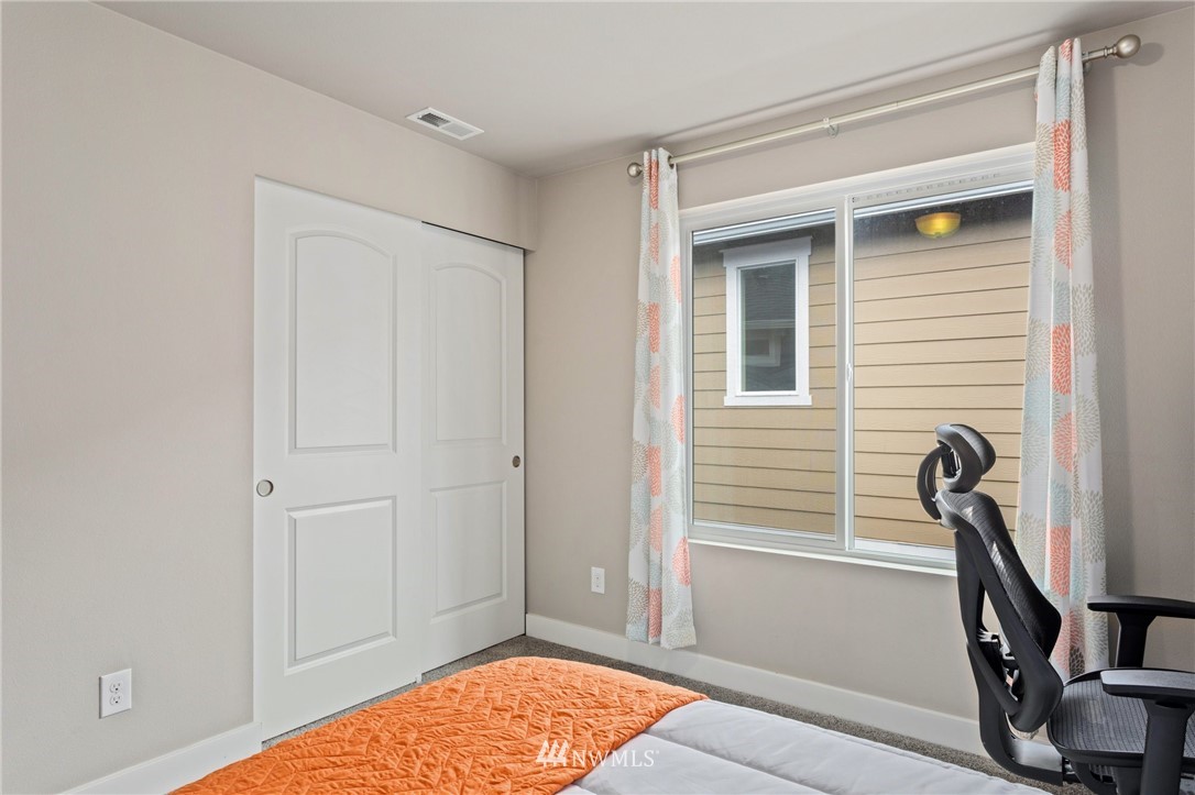 11026 4th Place Southwest Seattle, WA 98146 - Photo 16 of 26 Gallery Image 16