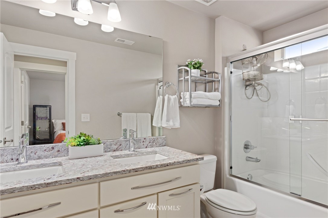 11026 4th Place Southwest Seattle, WA 98146 - Photo 17 of 26 Gallery Image 17