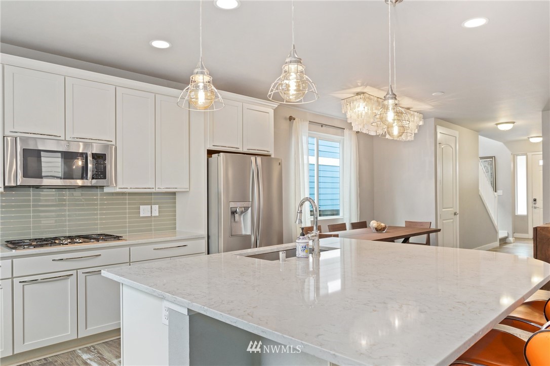 11026 4th Place Southwest Seattle, WA 98146 - Photo 2 of 26 Gallery Image 2