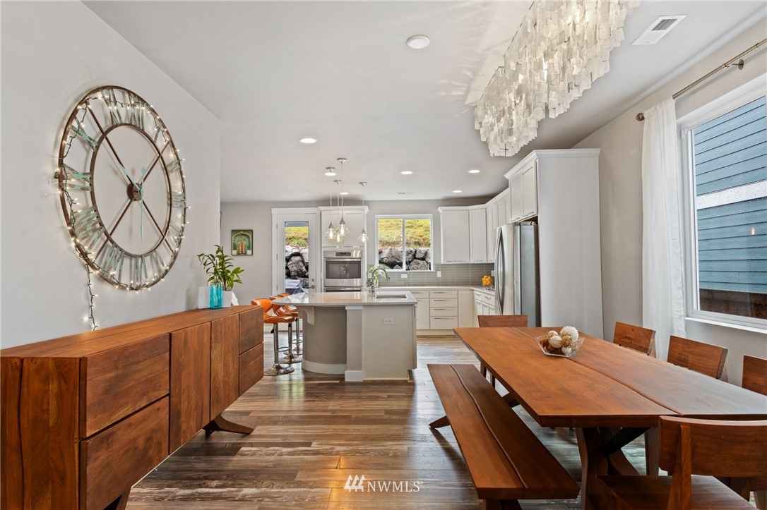 11026 4th Place Southwest Seattle, WA 98146 - Photo 3 of 26 Gallery Image 3
