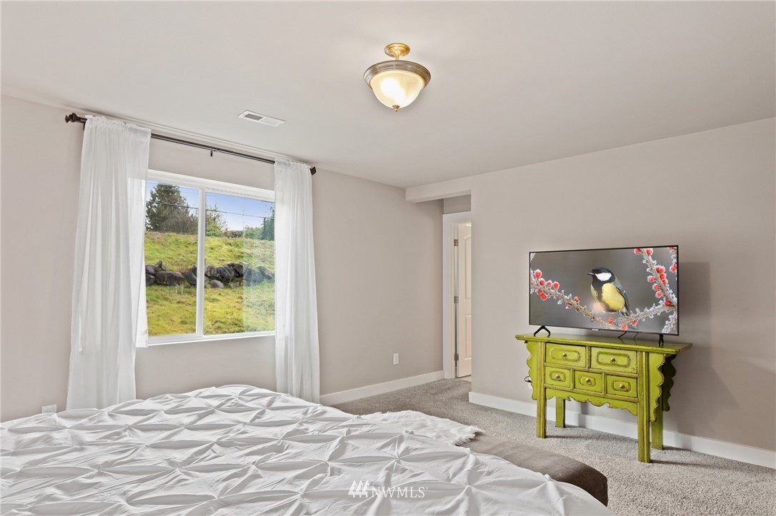 11026 4th Place Southwest Seattle, WA 98146 - Photo 6 of 26 Gallery Image 6
