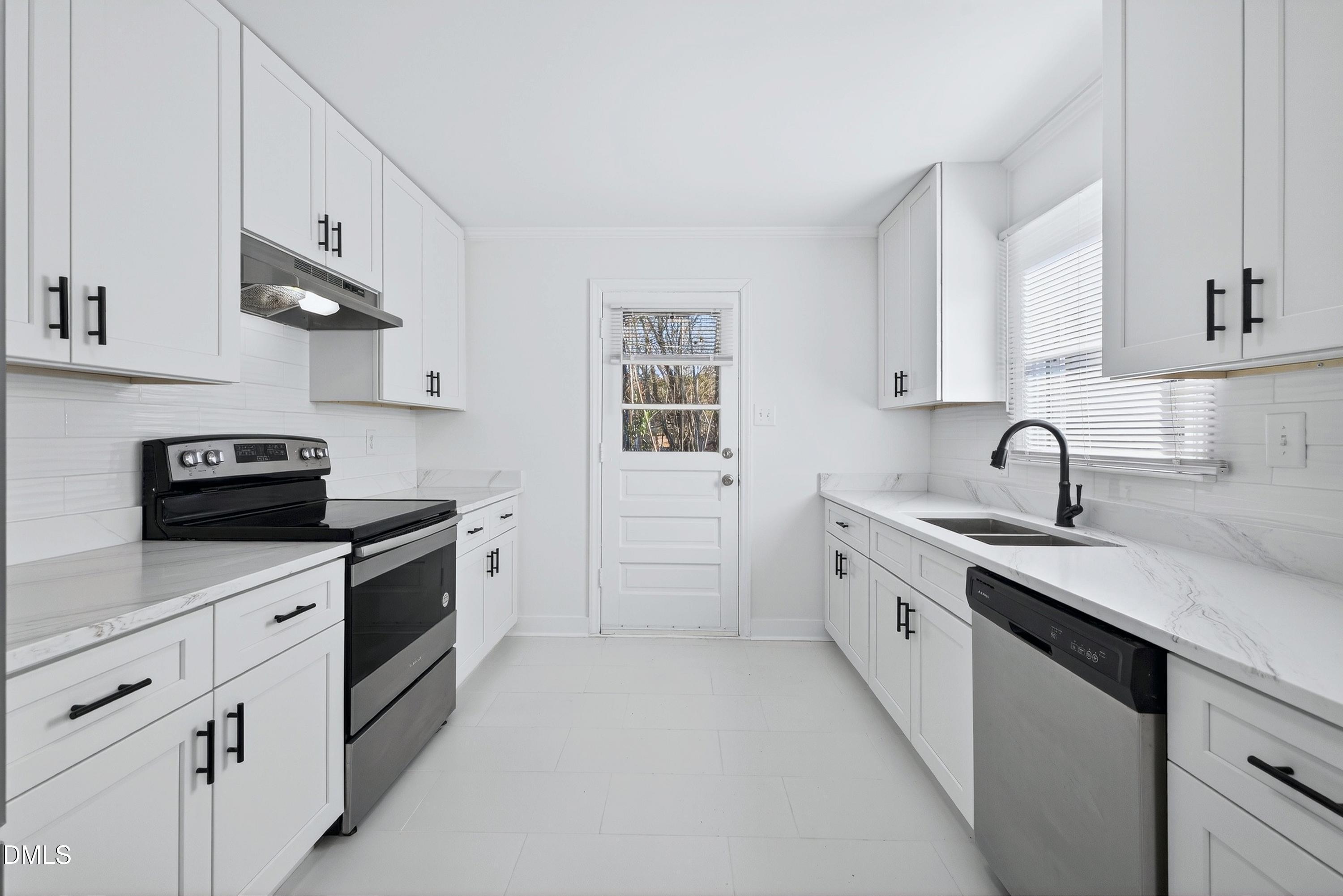 302 Normandy Street Durham, NC 27707 - Photo 16 of 37 Scene-17