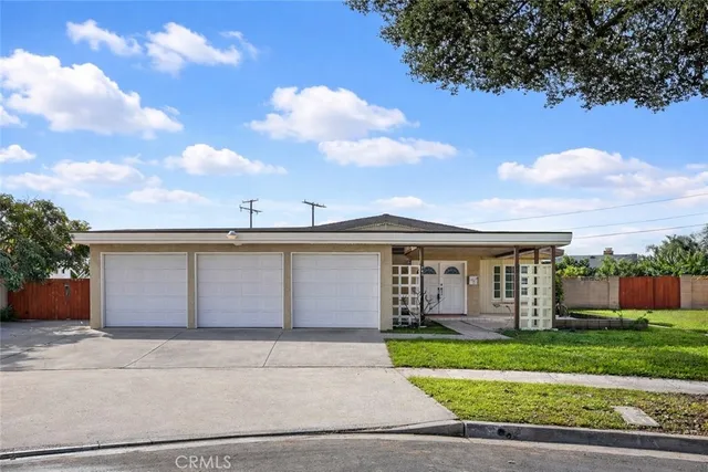 $949,999 | 203 North Royal Place, Anaheim, CA 92806