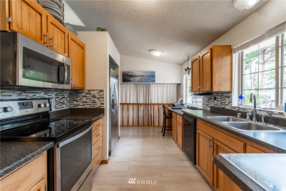 3748 Magrath Road Bellingham, WA 98226 - Photo 11 of 33 Gallery Image 11