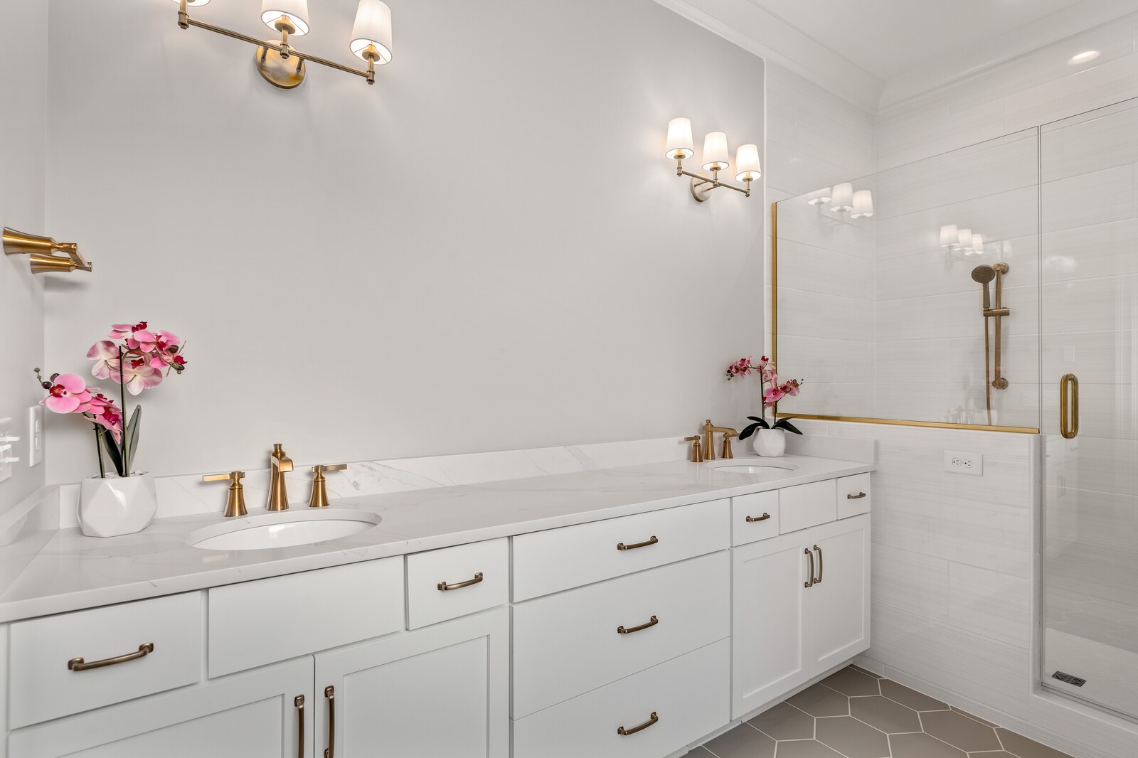 844 Horizon Drive Franklin, TN 37064 - Photo 24 of 48 a bathroom with a sink vanity and a mirror