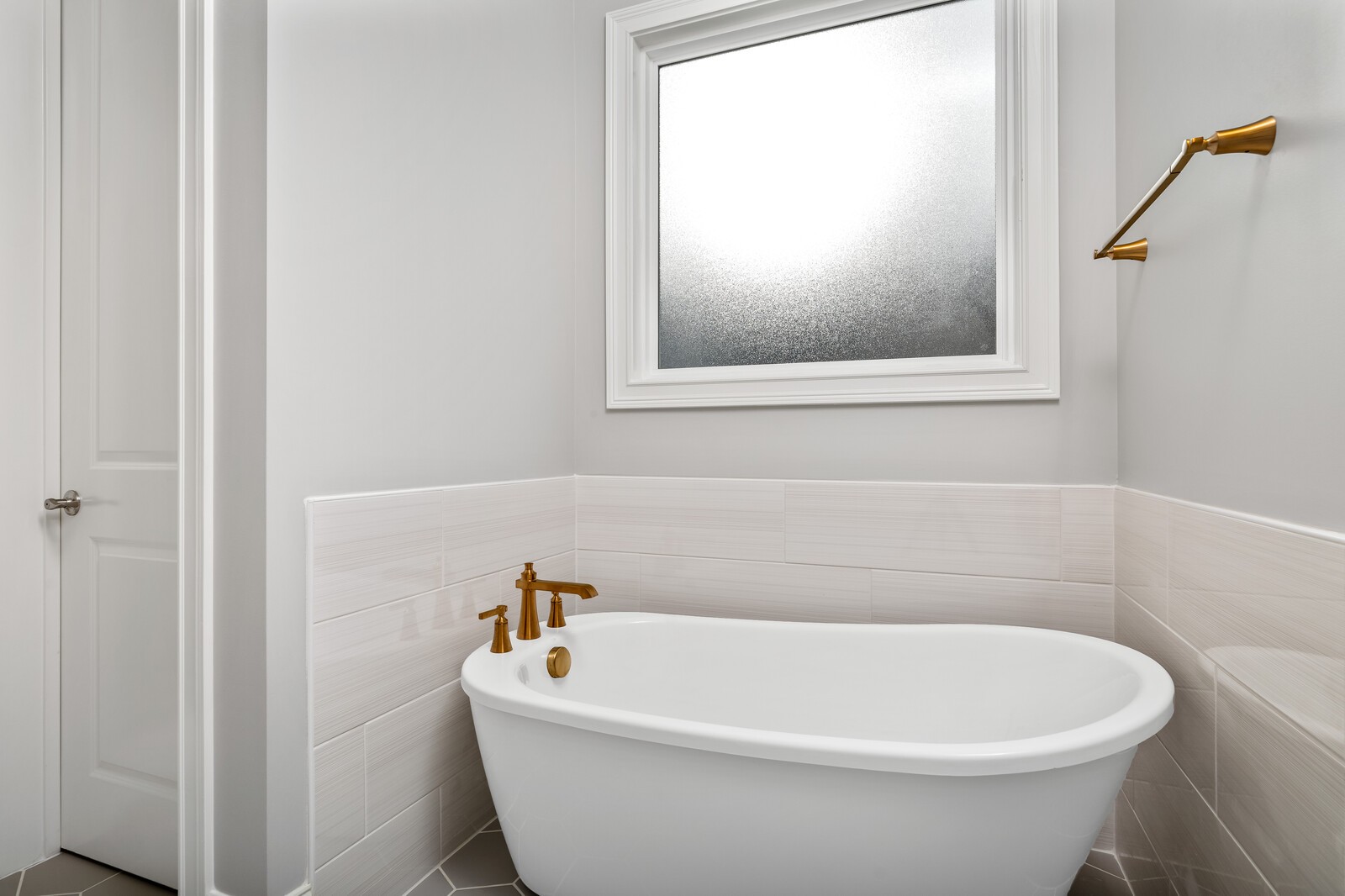 844 Horizon Drive Franklin, TN 37064 - Photo 25 of 48 a white bath tub sitting next to a white sink