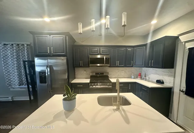 $1,950 | 916-918 Grandview Street, Scranton, PA 18509