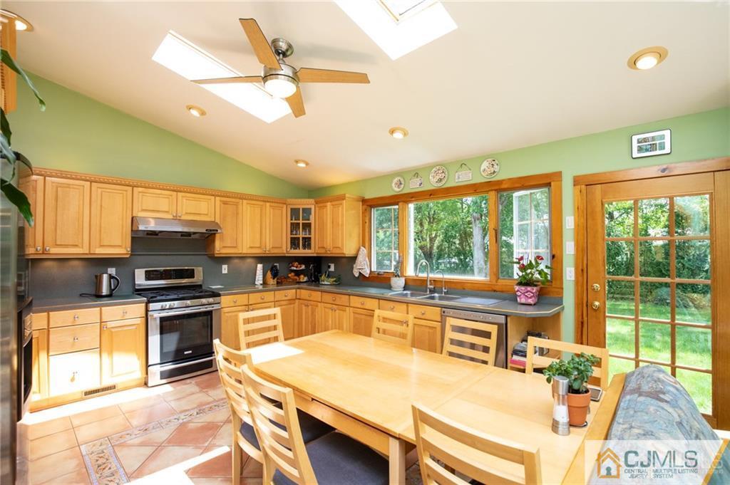 284 Dunhams Corner Road East Brunswick, NJ 08816 - Photo 6 of 23 Gallery Image 6