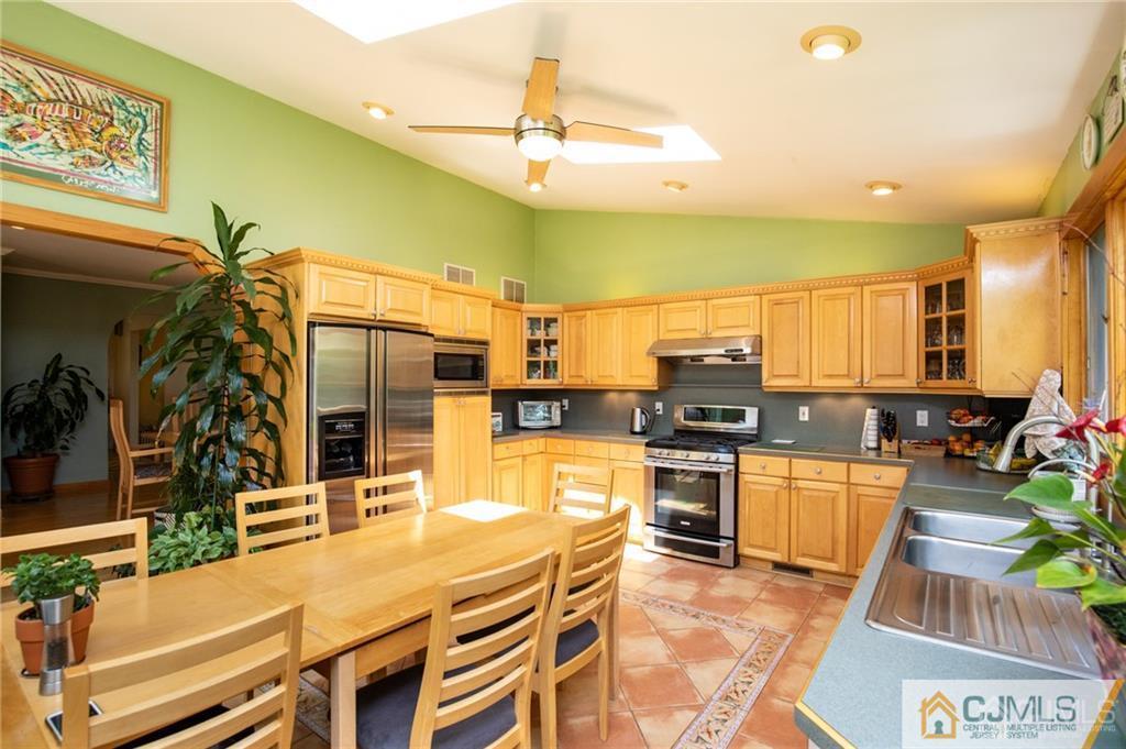 284 Dunhams Corner Road East Brunswick, NJ 08816 - Photo 7 of 23 Gallery Image 7