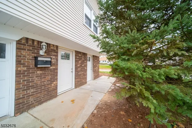 $3,100 | 100 Westside Avenue, Unit 2, Bergenfield, NJ 07621