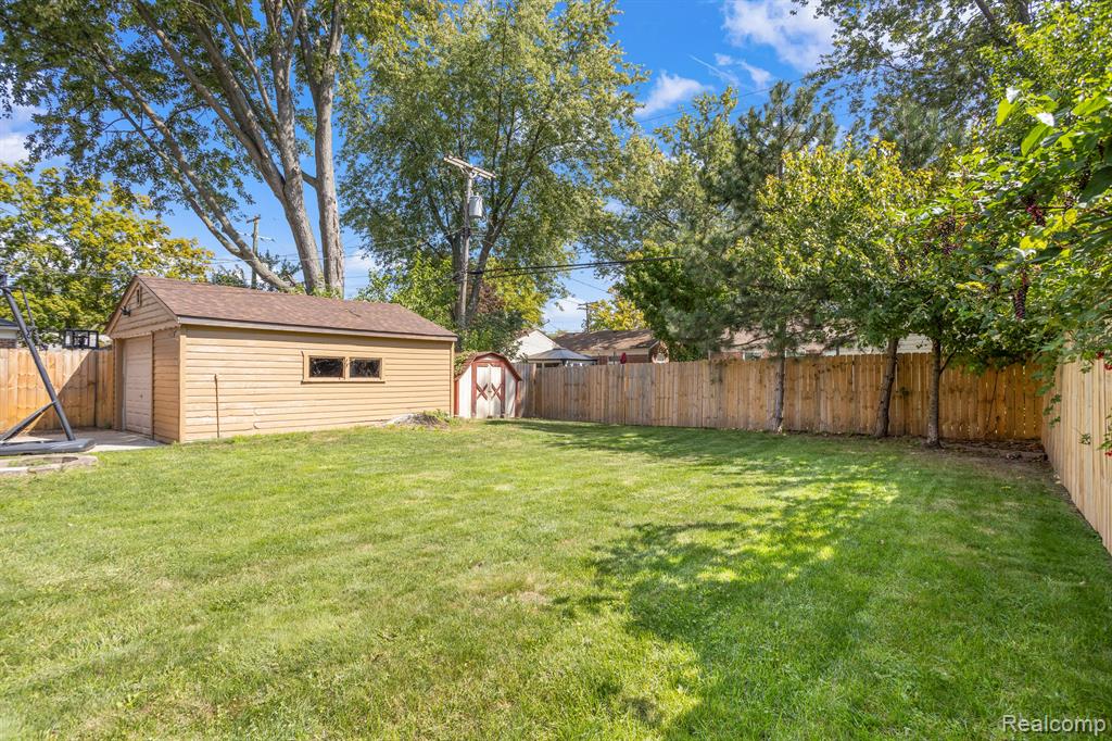 9950 Henry Ruff Road Livonia, MI 48150 - Photo 5 of 31