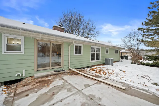 $519,900 | 7216 North Mohawk Avenue, Glendale, WI 53217