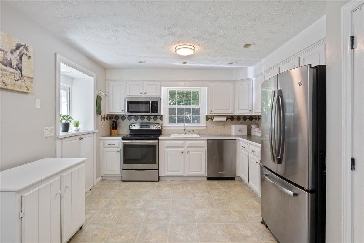 13 Brook Road Litchfield, NH 03052 - Photo 37 of 39 Gallery Image 37