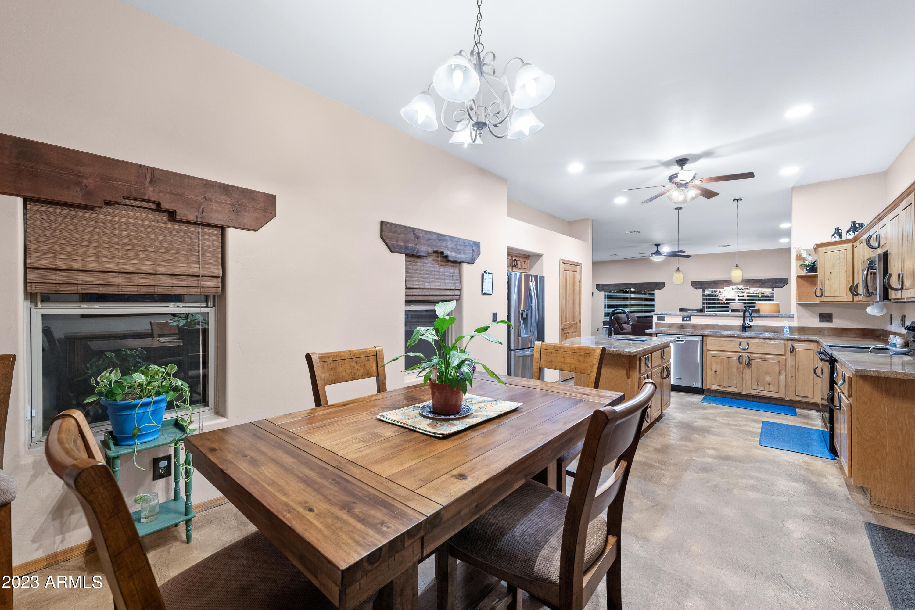624 South Mountain View Road Apache Junction, AZ 85119 - Photo 8 of 23 023 Dining