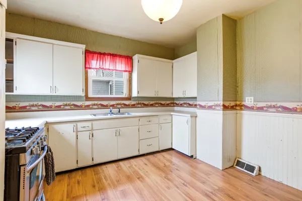 $109,900 | 116 East Florence Street, Cambria, WI 53923