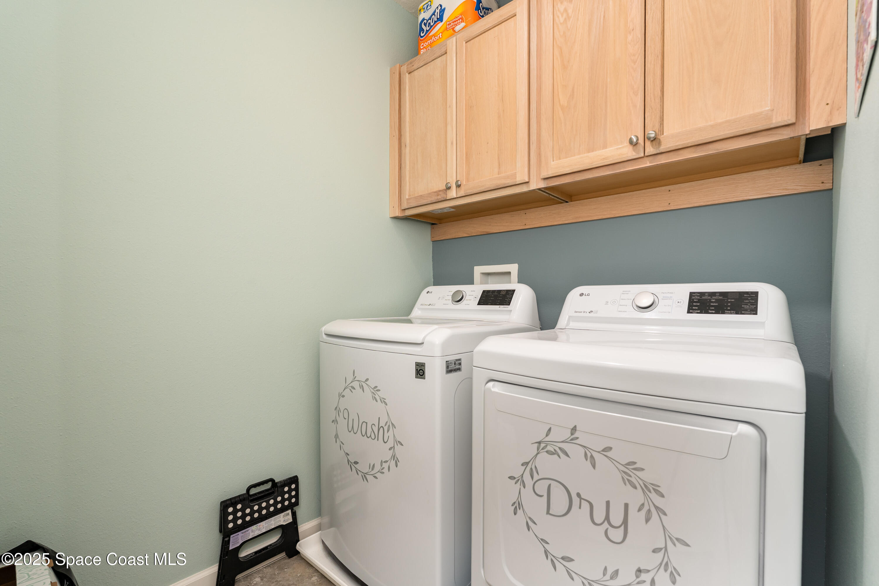 904 Old Country Rd S East Palm Bay, FL 32909 - Photo 24 of 25 a utility room with dryer and washer