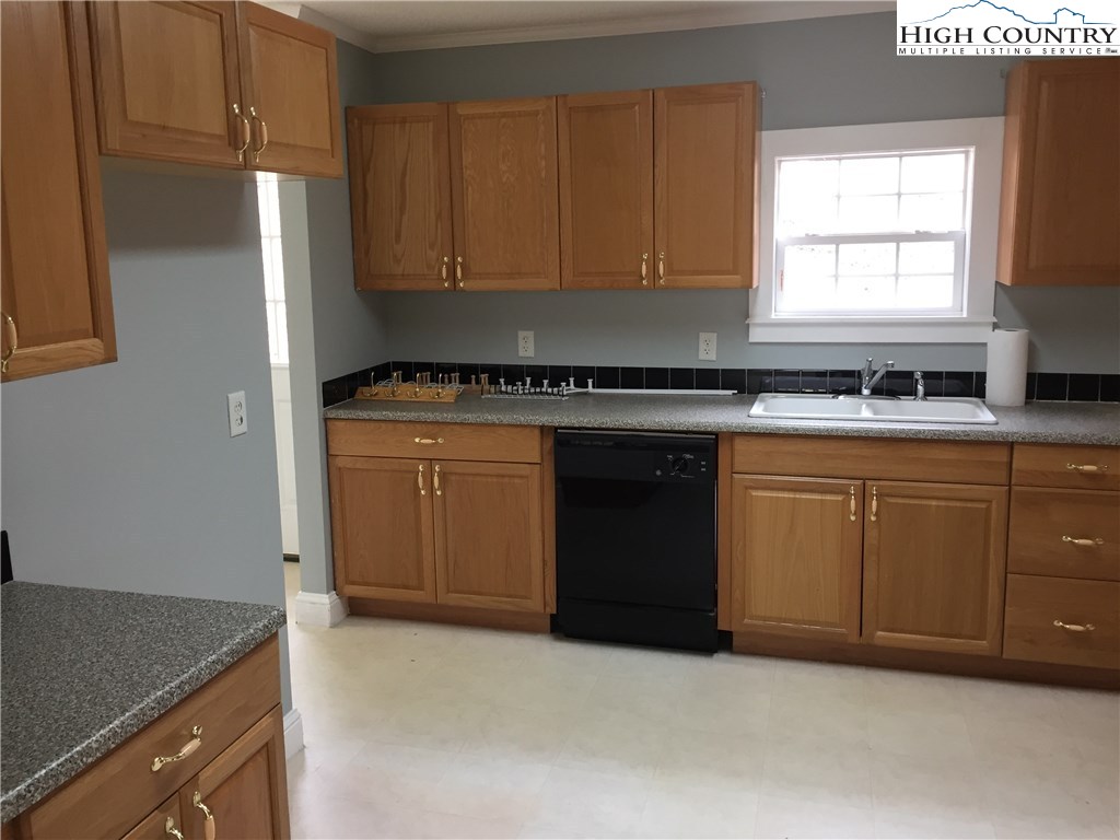 129 Country Road Deep Gap, NC 28618 - Photo 8 of 27 Gallery Image 8