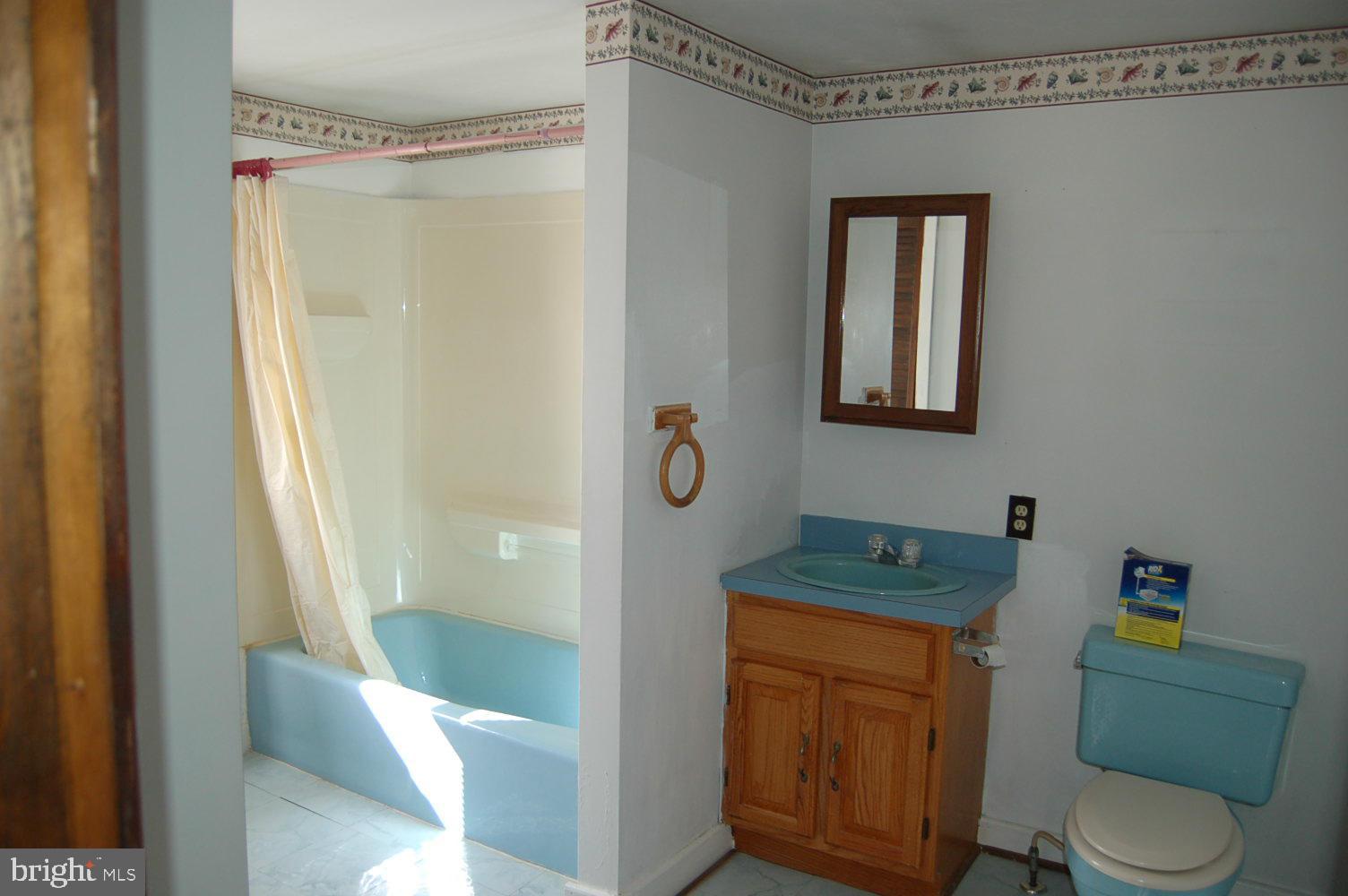 76 Two Taverns Road Gettysburg, PA 17325 - Photo 13 of 28 Hall bath - 2nd level