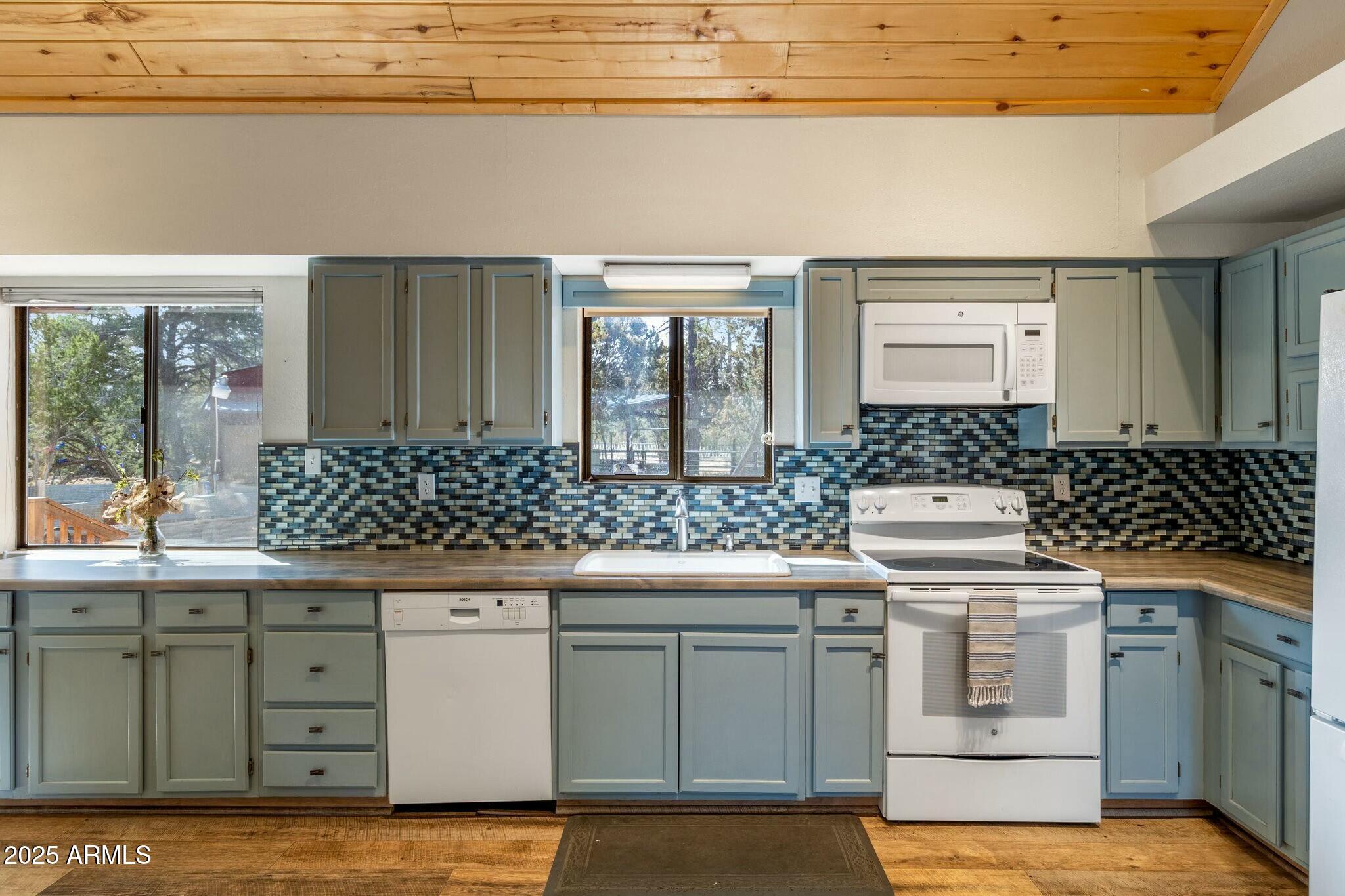 2061 Cherokee Strip Road Overgaard, AZ 85933 - Photo 2 of 40 a kitchen with stainless steel appliances granite countertop a stove and a sink