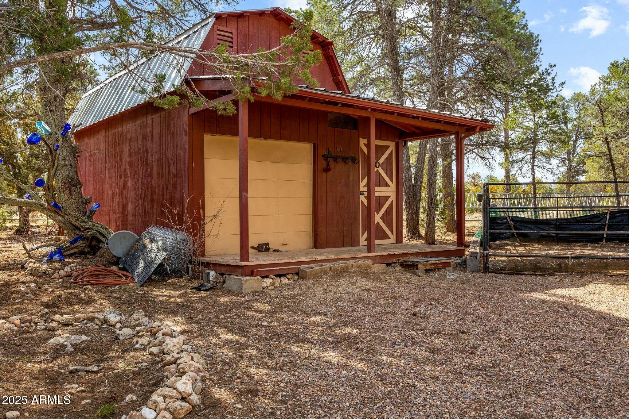 2061 Cherokee Strip Road Overgaard, AZ 85933 - Photo 6 of 40 a view of a barn with a yard