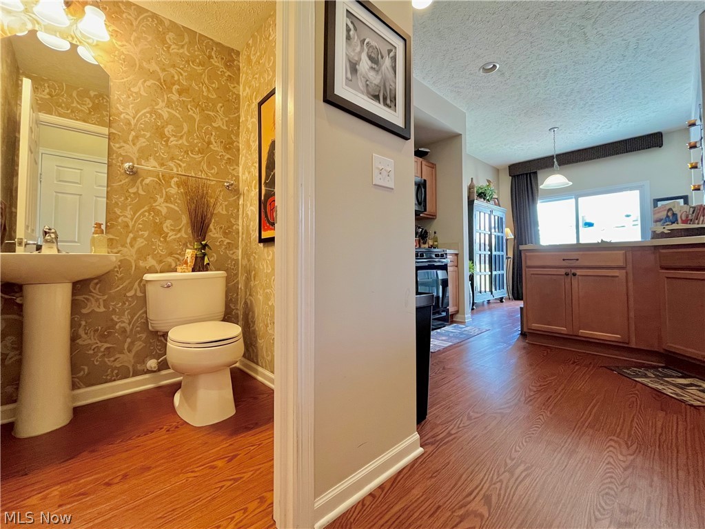 991 Croghan Way Akron, OH 44321 - Photo 5 of 25 Half bath first floor, off kitchen